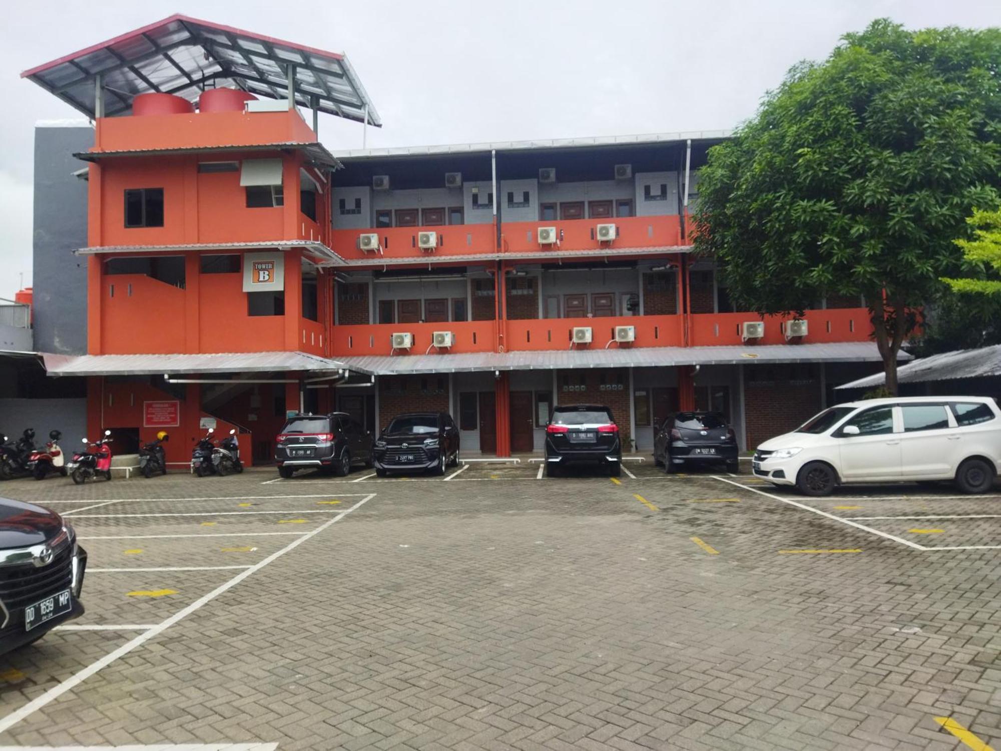 ホテル Oyo 92098 Kost Orange Syariah マカッサル エクステリア 写真